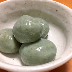 白玉粉であんこ入り月見団子。ヨモギ入り♩