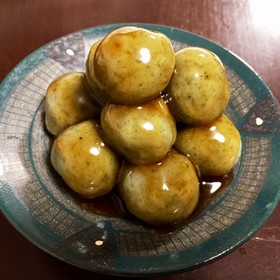 豆腐入りでヘルシー!よもぎのみたらし団子