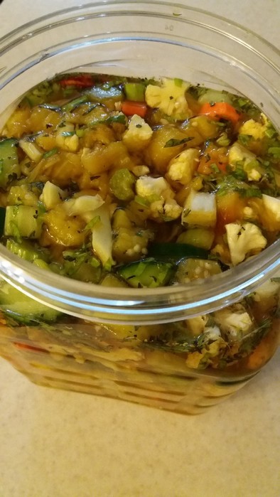 イラン料理 トルシー(野菜の酢漬け)の写真