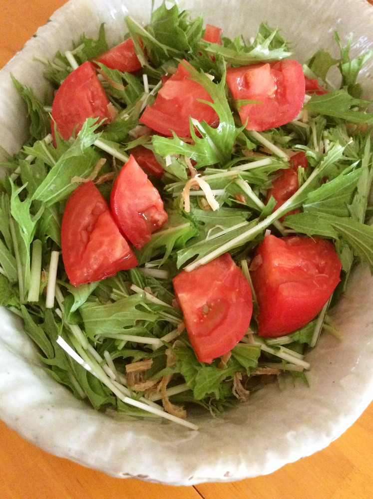 水菜とトマトの裂きイカサラダの画像
