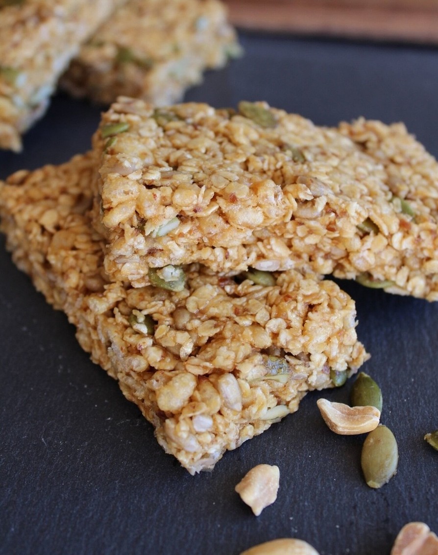 噛みごたえのあるピーナッツバターグラノーラバーのレシピ