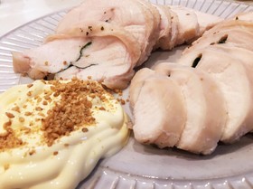 ハーブ香る!鶏胸肉の塩釜焼き