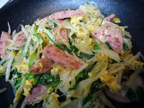 朝から栄養満点!ハムと野菜のチャンプルー