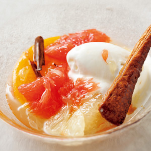 柑橘のサラダ フロマージュブランのアイスクリーム添え