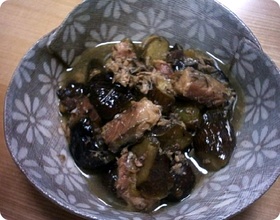 サバ水煮缶とナスの煮物