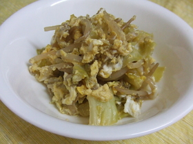 簡単キャベツともやしの卵とじ