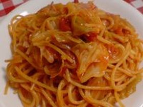 たっぷりキャベツとベーコンのトマトパスタ