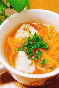 簡単★鶏団子とにんじんの春雨スープ♡