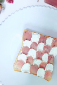 桜あんで簡単♡ピンクのウェーブトースト♡