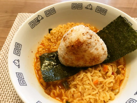 辛ラーメン+焼きおにぎり=がっつりセット