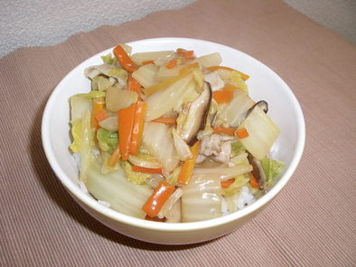 白菜たくさん消費。栄養満点の中華丼の写真