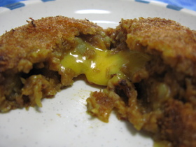余ったカレーでチーズとろける★コロッケ