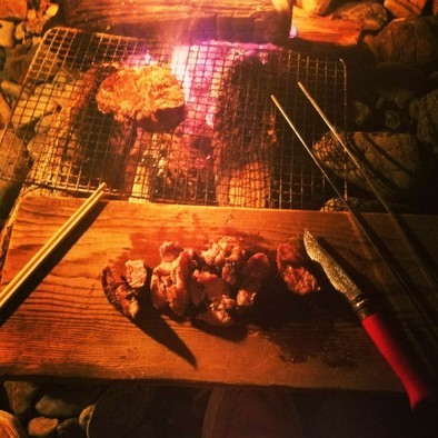 キャンプ飯！焚き火でワイルドステーキ！の写真
