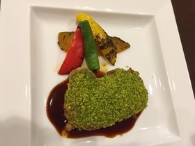 彩り鮮やか★鶏もも肉の香草パン粉焼き