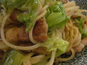 塩豚と春キャベツでパスタ*:.。..。