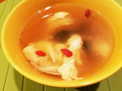キクラゲと卵の中華風スープの写真