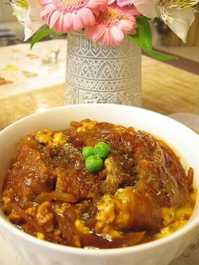 デミカツ卵とじ丼