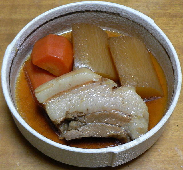圧力鍋で豚バラ肉と大根、ニンジンの煮物の画像