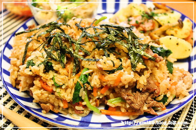 【キムチ鍋の素】ビビンバ風炊き込みご飯の写真