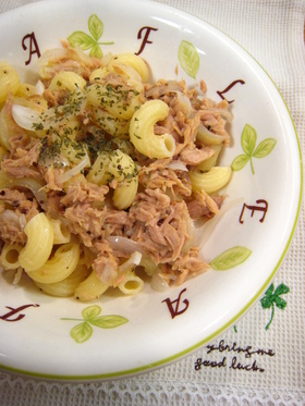 ツナとマカロニのホットサラダ