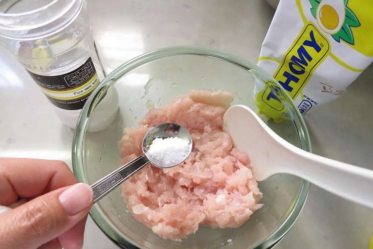 自家製鶏むね肉の挽き肉を柔らかくする方法 レシピ 作り方 By かぴっと クックパッド 簡単おいしいみんなのレシピが352万品