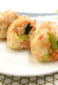 小松菜と桜海老のもち麦混ぜご飯