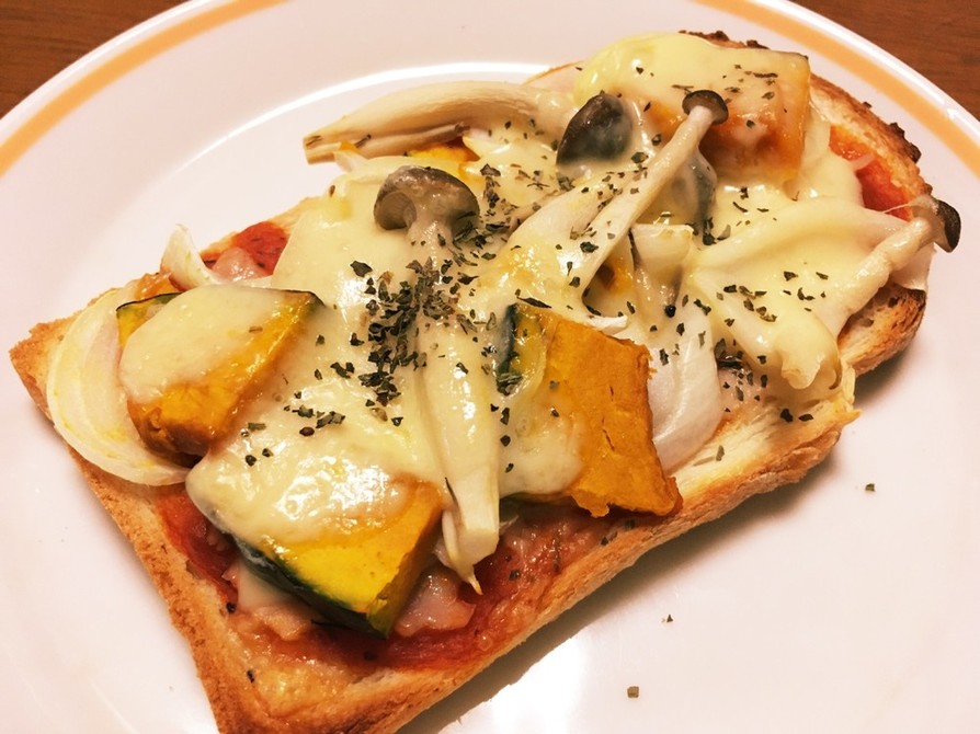 秋野菜のピザトーストの画像