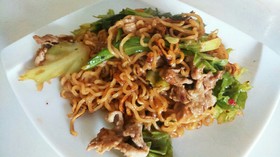 辛ラーメンで辛さ引き立つ焼きそば