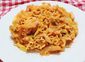辛ラーメン(´༥`)簡単焼きそば