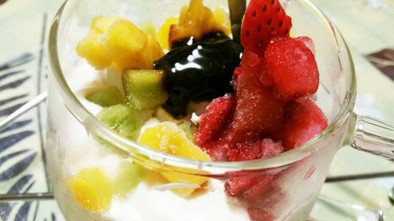 生クリームアイスの果物＆キャラメル添えの写真