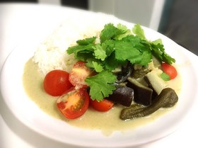 緑野菜のグリーンカレー
