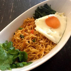 無国籍焼きそば☆辛ラーメンで♪