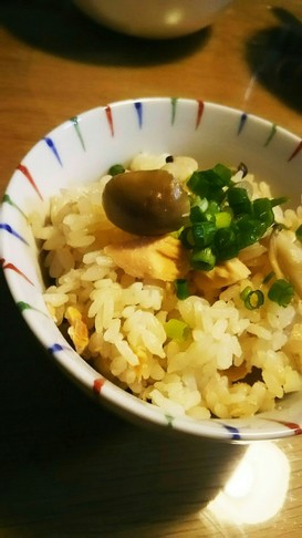 簡単☆丸ごと鮭としめじの炊き込みご飯☆