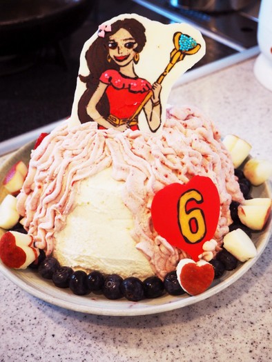 プリンセスエレナのバースデーケーキの写真