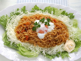 たっぷり野菜と温玉で☆汁なし辛ラーメン