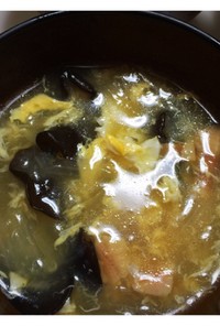 キクラゲと玉葱とベーコンの卵スープ