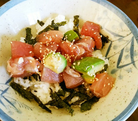 簡単♪まぐろとアボカドの漬け丼!