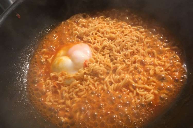 トッポギ風甘辛ラーメン レシピ 作り方 By Yumico0816 クックパッド 簡単おいしいみんなのレシピが366万品
