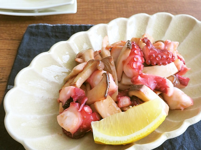 食欲そそる たことえりんぎのレモンバター レシピ 作り方 By Kaana57 クックパッド