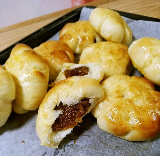 イチジクの甘露煮入りのパンの画像