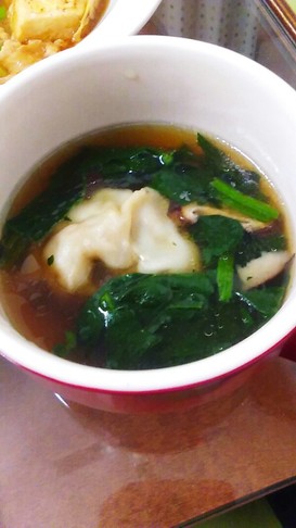 冷凍ギョウザとホウレン草◇食べる系スープ