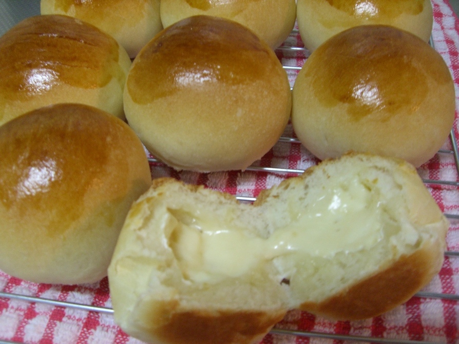 カマンベール＆クリームチーズの丸パンの画像