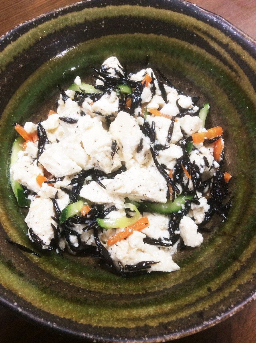豆腐とひじきのサラダの画像