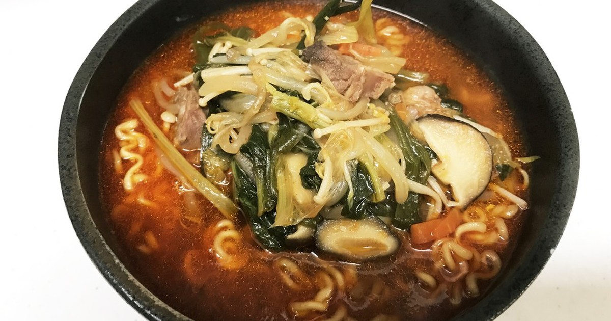 ビーフリブのピリ辛スープで辛ラーメン by ちーちゃんのパン工房 【クックパッド】 簡単おいしいみんなのレシピが313万品... 