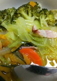 おっさんの野菜の甘み際立つコンソメスープ