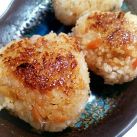 アレンジ*炊き込みご飯の焼きおにぎり