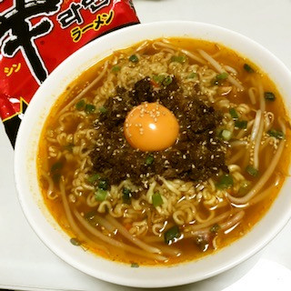 もやしたっぷりクルミ肉味噌辛ラーメンの画像