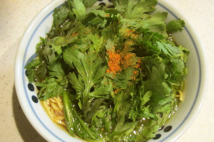春菊まるごと1把のせ 辛ラーメン レシピ 作り方 By さるっこ101 クックパッド
