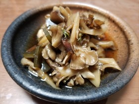 マイタケ、ナラタケ、エゴマの佃煮です