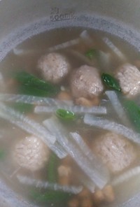 温まる簡単スープ☆残り野菜と納豆と鶏団子